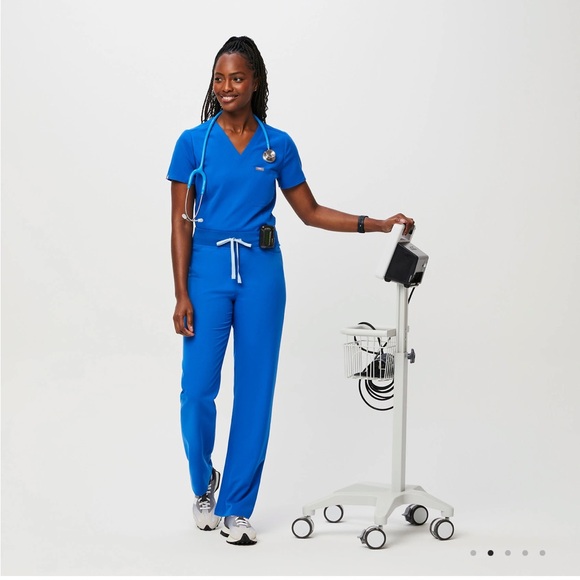 High Waisted Livingston Basic Scrub Pants - Picture 2 of 6